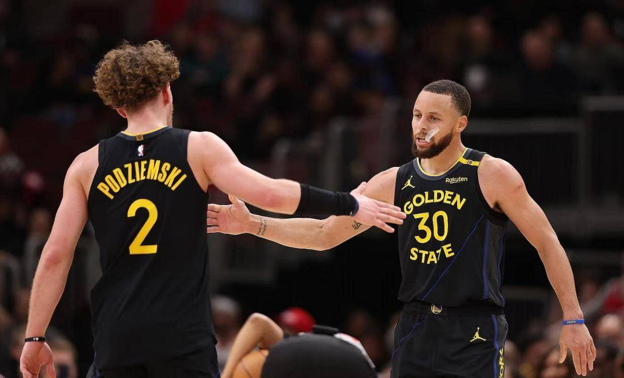 库里最后一投命中风云突变波士顿凯尔特人今晚绝杀压哨，网友：孟菲斯灰熊遗憾出局备战欧联(波士顿凯尔特人夺冠)